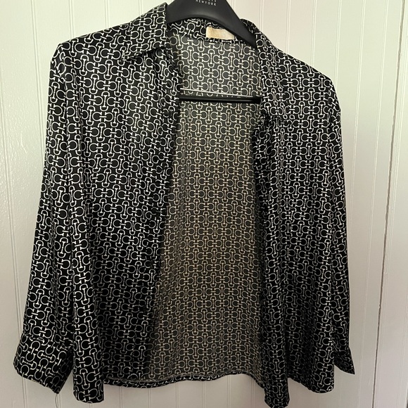darpure Tops - Chic Black and White Patterned Blouse
